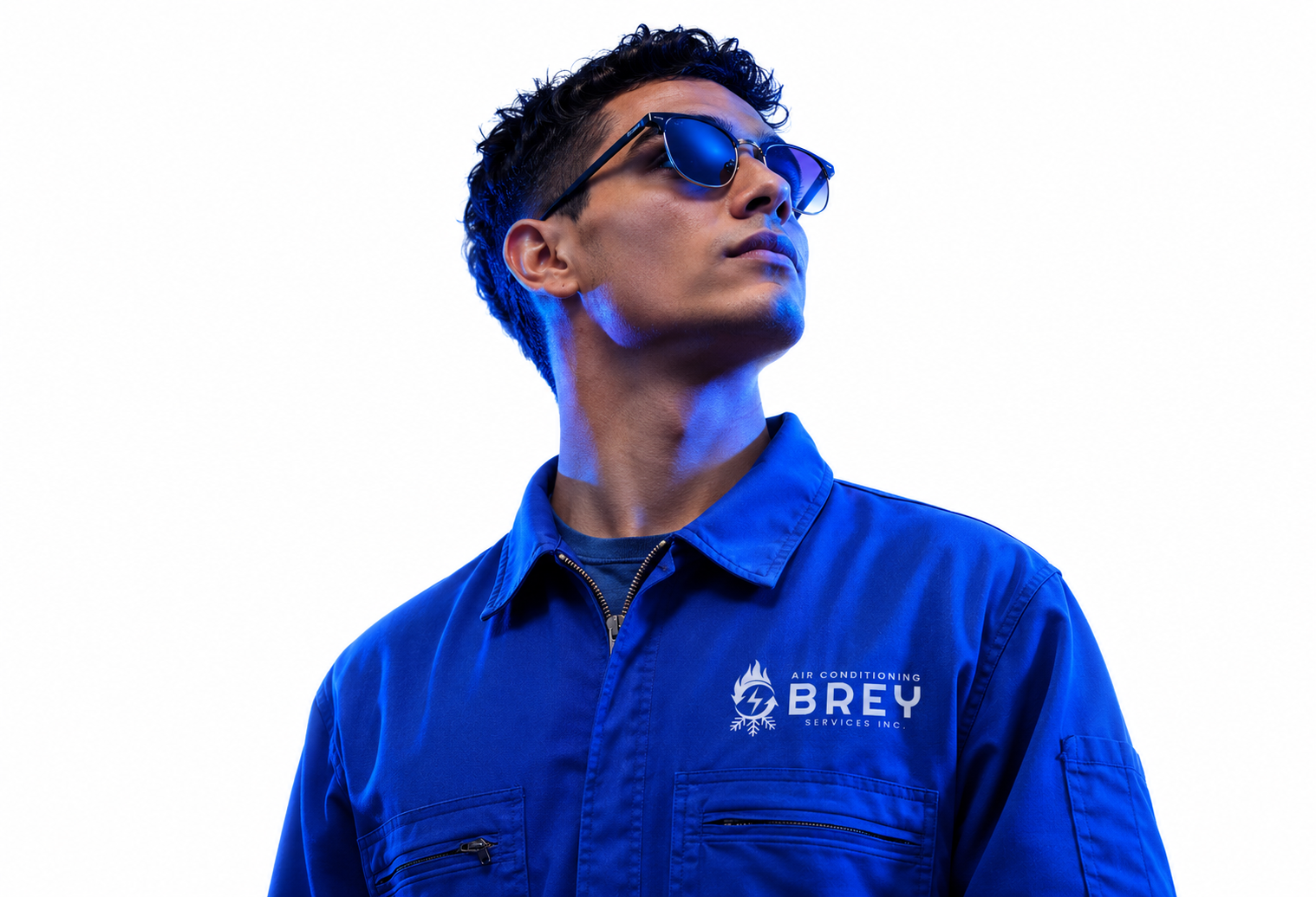 Técnico de Air Brey Services con uniforme azul
